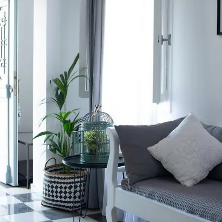 Апартаменты Chessboard Decor House