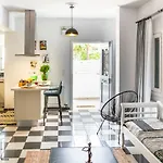 Daire Chessboard Decor House *